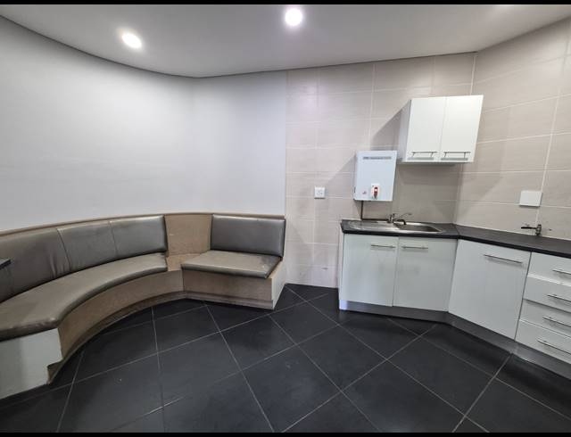 296M² OFFICE TO LET IN SANDTON CENTRAL